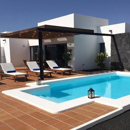 Βίλα Miramar A8 With Private Heated Pool Wireless Internet *