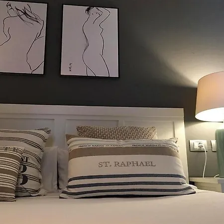 Miramar A8 With Private Heated Pool Wireless Internet Βίλα